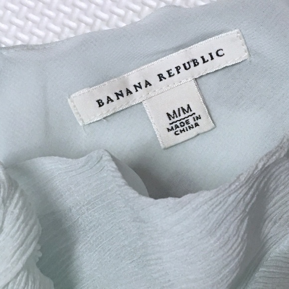 Banana Republic women’s short sleeve silk top - Picture 3 of 4